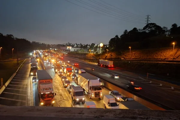 Acidente na Anhanguera deixa 2 mortos. Rodovia está interditada - destaque galeria Acidente na Anhanguera deixa 2 mortos. Rodovia está interditada - destaque galeria