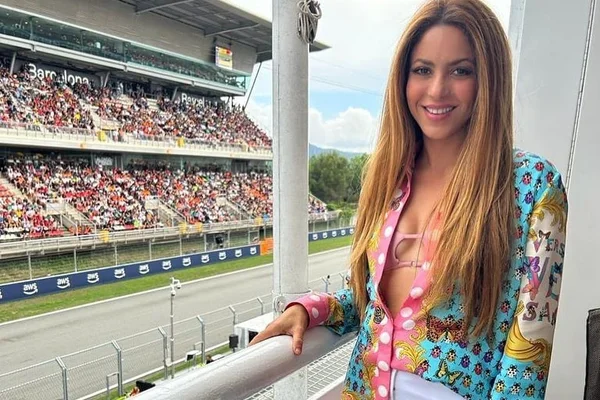 Cantora Shakira posa para foto- Metrópoles