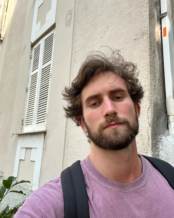 Felipe Ricca fala sobre influência da mãe, Adriana Esteves, em sua carreira - destaque galeria Felipe Ricca fala sobre influência da mãe, Adriana Esteves, em sua carreira - destaque galeria