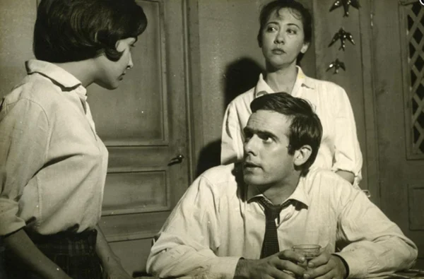 Francisco Cuoco, Fernanda Montenegro e Maria Esmeralda na peça Beijo no Asfalto, 1961 - Metrópoles