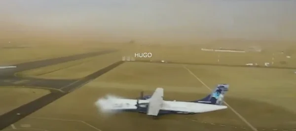 Nuvem de poeira balançou avião em Ribeirão Preto, no interior de São Paulo