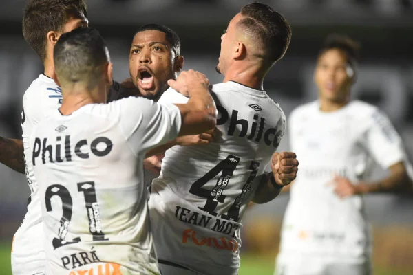 Santos bate o São Paulo pelo Brasileirão