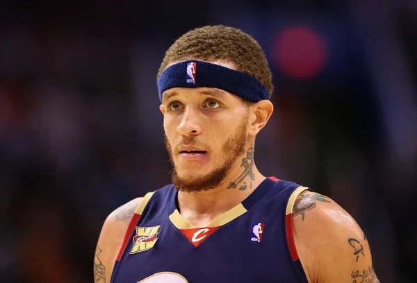 Ex-companheiro de LeBron James é visto morando na rua