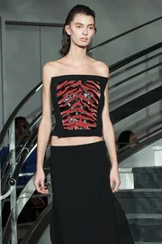 Zebra como detalhe em look preto Zebra como detalhe em look preto