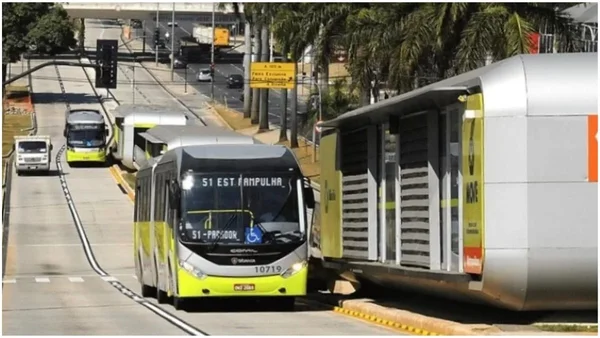 Motorista de ônibus é agredido por passageiro com golpe de skate em BH