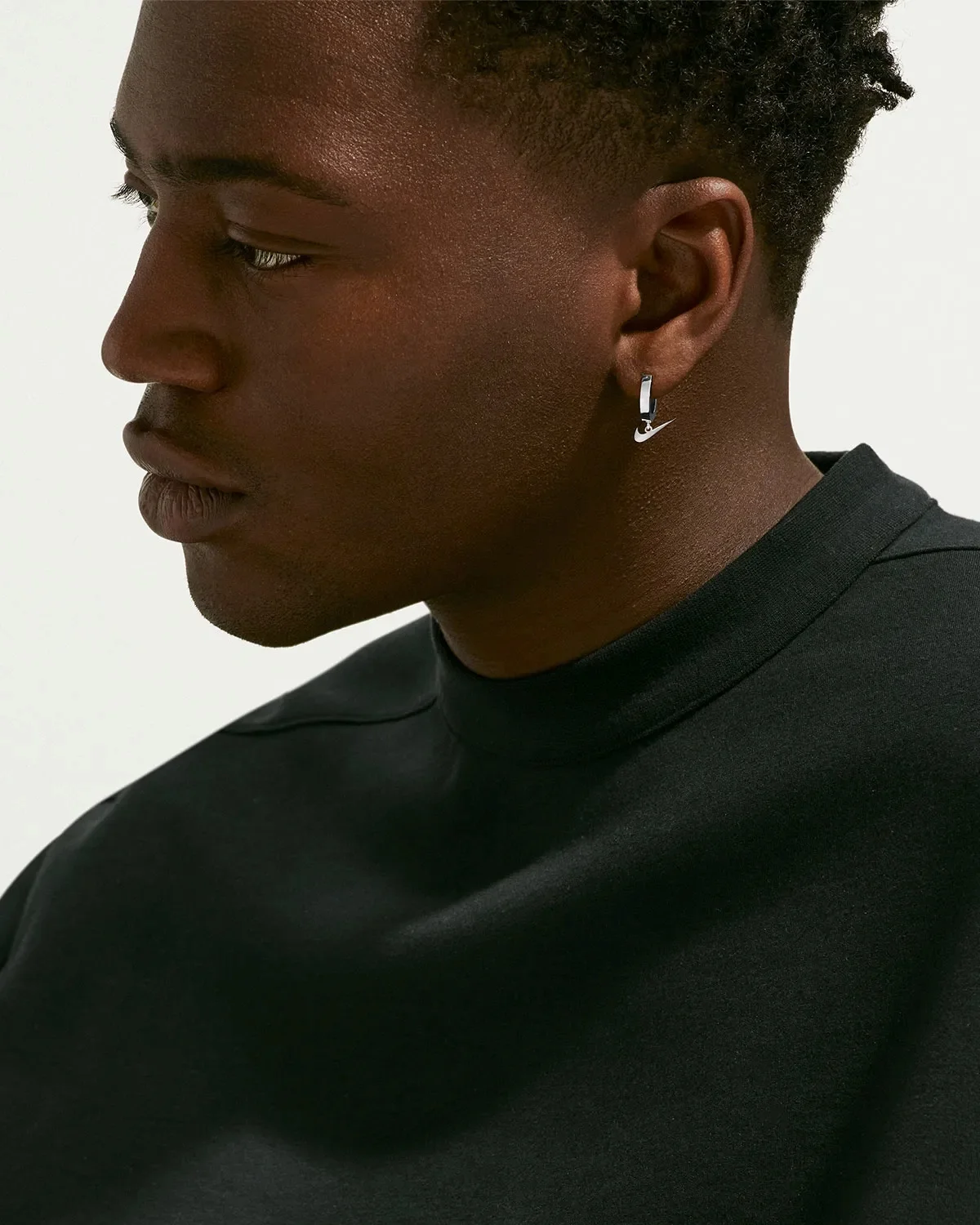 Nike lança primeira coleção própria de joias inspirada no logo Swoosh - imagem 2 Nike lança primeira coleção própria de joias inspirada no logo Swoosh - imagem 2