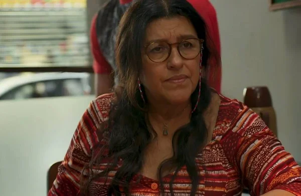Amor de Mãe: após revelação sobre Sandro, Lurdes vive romance