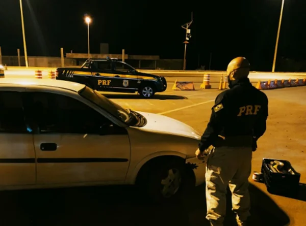 carro recuperado pela PRF