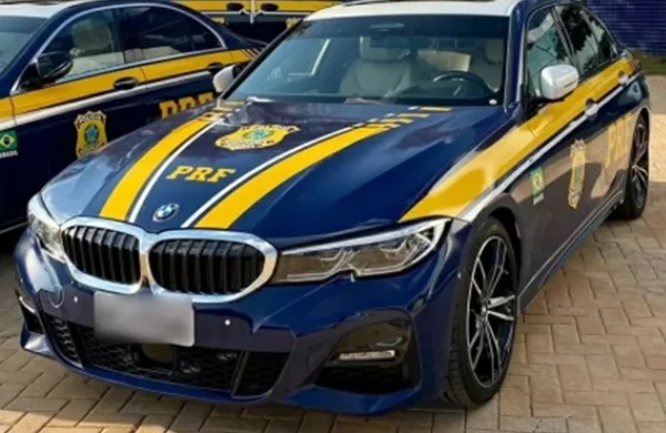 Porsche e BMW: PRF usa carros apreendidos de traficantes em patrulha