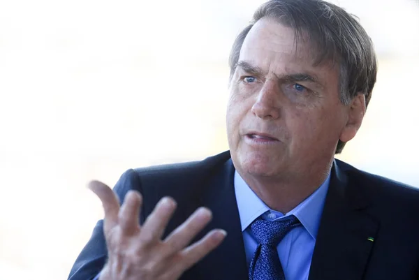 Amazônia: Bolsonaro diz que passou de “capitão motosserra a Nero”
