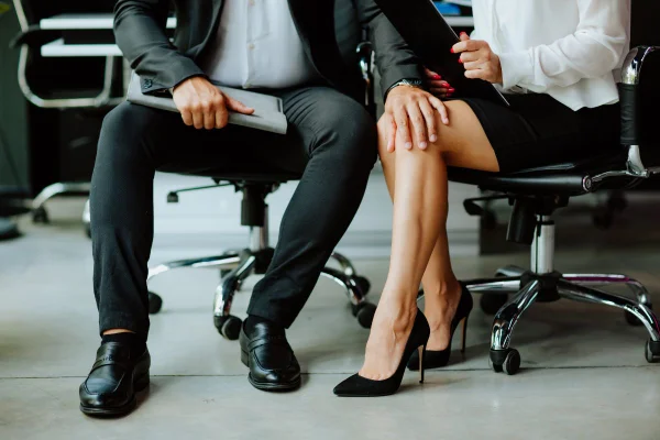 Sextou! 5 posições sexuais para gozar muito e sem esforço pós-trabalho
