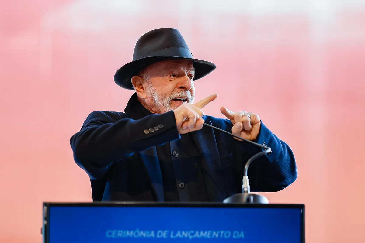 “Está cheio de nego maluco no mundo”, diz Lula ao criticar Trump