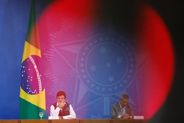 ministros Mandetta e Braga Neto em entrevista coletiva