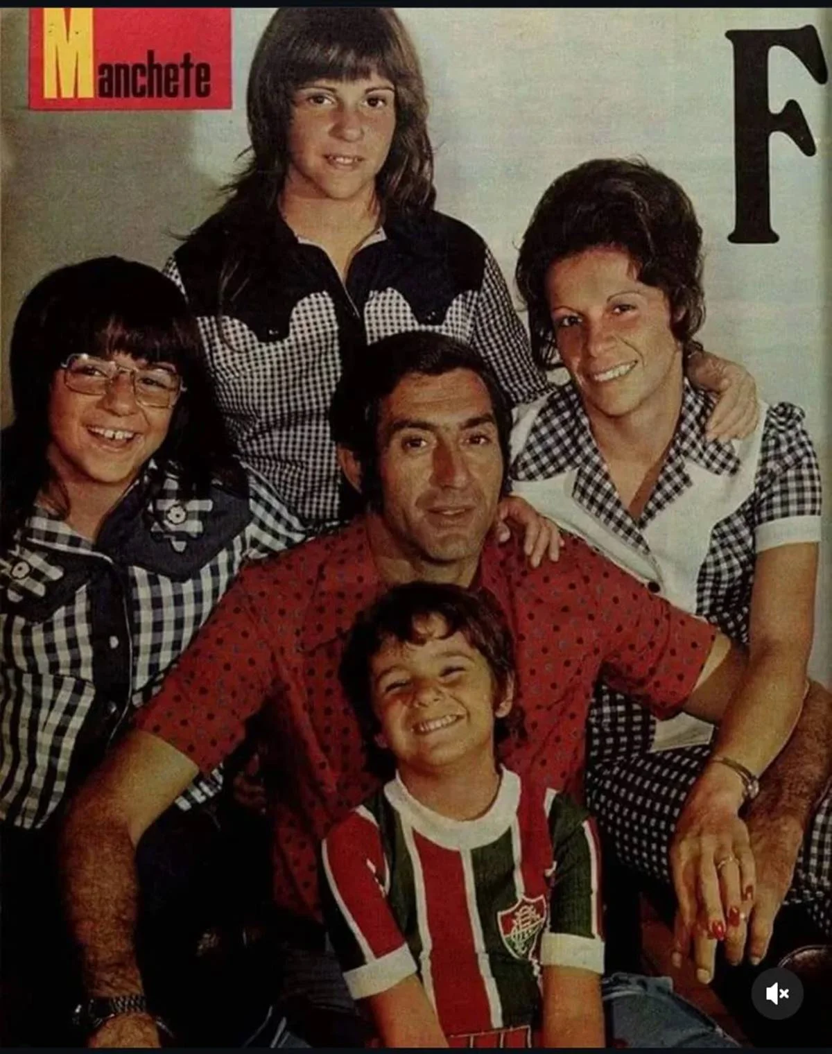 "Félix, o goleiro dos frangos de ouro" "Félix, o goleiro dos frangos de ouro"