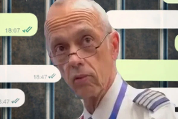 Homem branco, sem barba, de cabelos curtos e brancos, com camisa de piloto de avião - Metrópoles