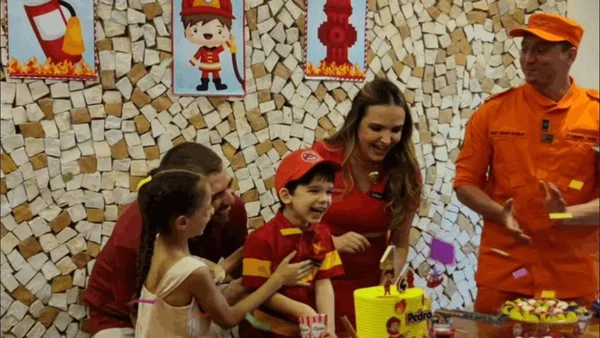 imagem colorida menino aniversario bombeiros goiania