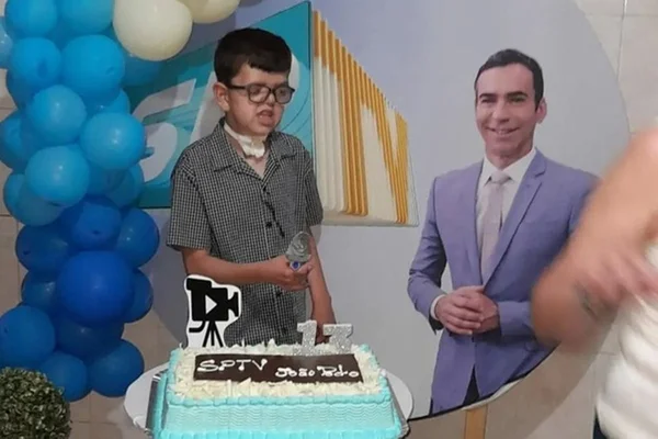 ro, de 13 anos, Fã mirim de César Tralli