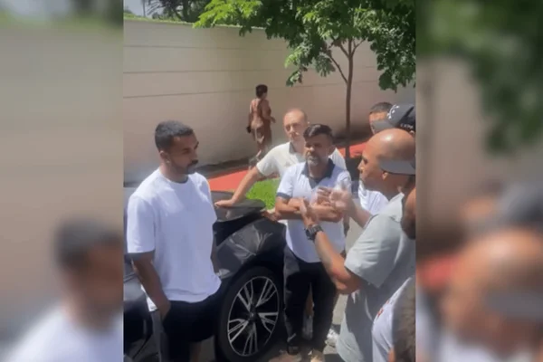 Torcedores do Vasco cobram jogador do Cruzmaltino