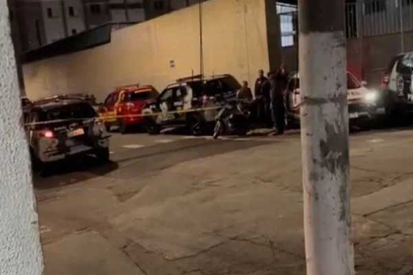 PMs são baleados na zona norte