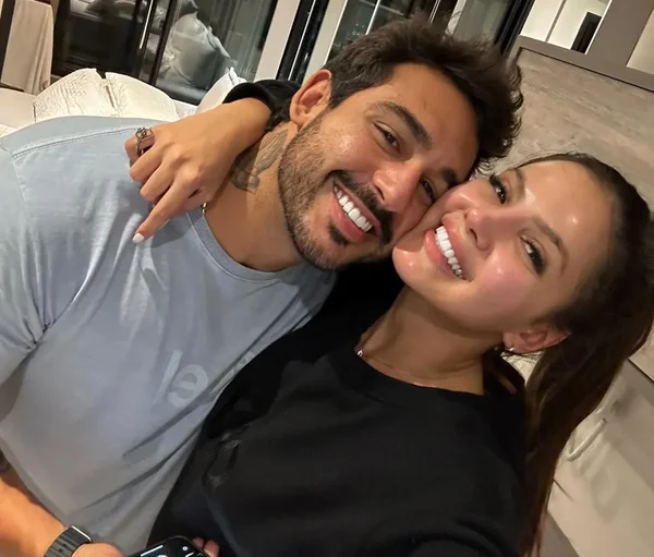 João Hadad e Luana Andrade posam em casa - Metrópoles