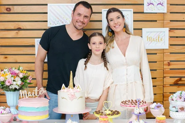 Maitê Queiroz comemora 11 anos com festa temática de unicórnio