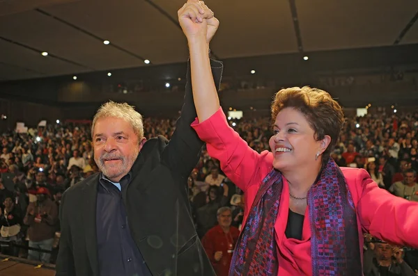 Dilma diz, no Facebook, que Lula ajudará o governo e “não há como impedi-lo”