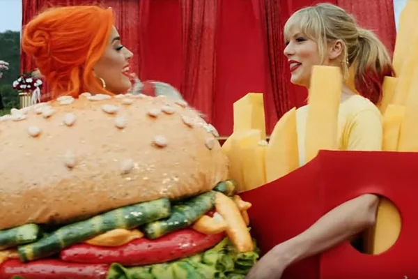 Taylor Swift e Katy Perry fazem as pazes em clipe pró-LGBTs