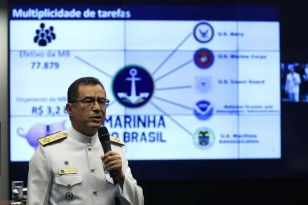 Imagem colorida do almirante Almir Garnier, ex-comandante da Marinha de Bolsonaro - Metrópoles