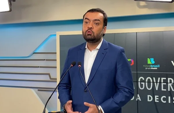 Castro se esquiva de falar sobre relação de ex-secretário com assassino de Marielle