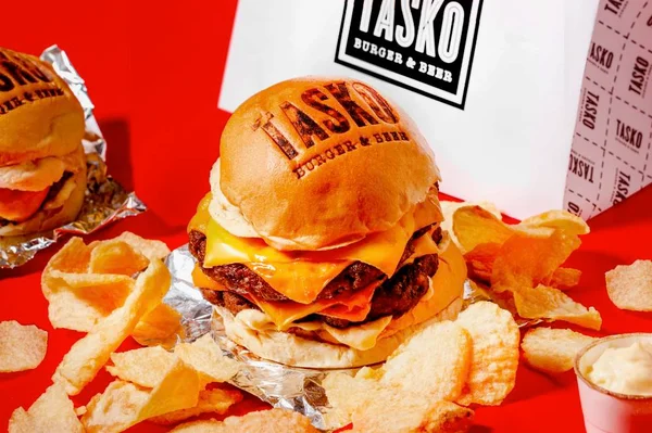 Tasko Burger reabre em Brasília funcionando apenas com delivery