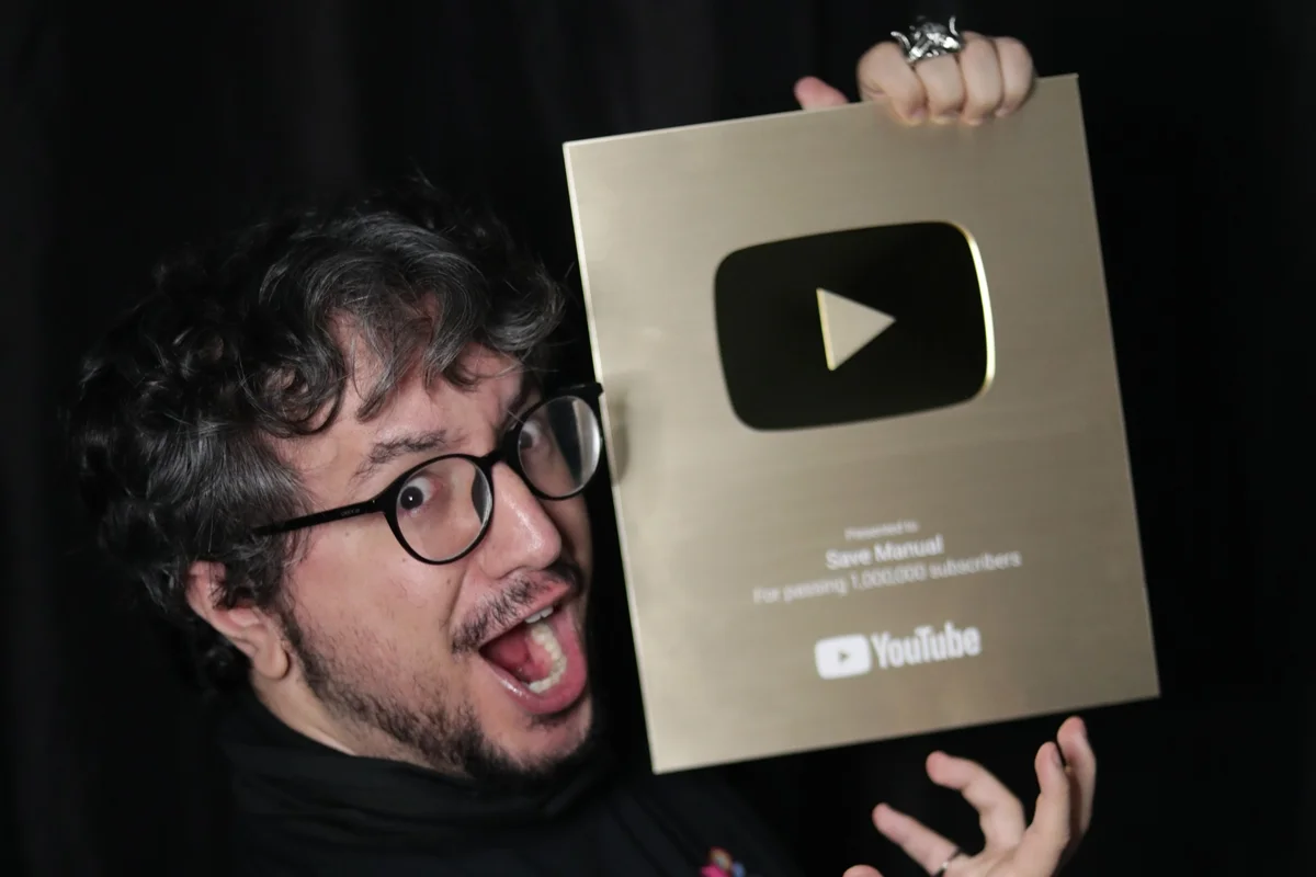 Yann é conhecido por produzir conteúdos sobre speedruns, conquistas e histórias dos games, sempre com uma abordagem bem-humorada e acessível Yann é conhecido por produzir conteúdos sobre speedruns, conquistas e histórias dos games, sempre com uma abordagem bem-humorada e acessível