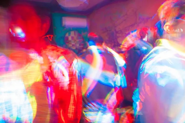 PM acaba com festa de adolescentes regada a álcool e drogas no DF