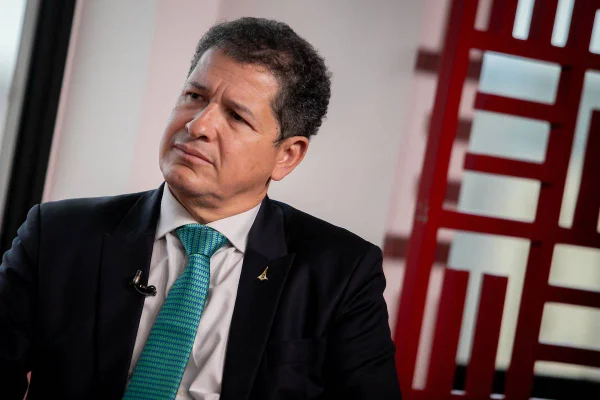 “Erro grosseiro”, diz secretário sobre ditado popular sexista. Vídeo