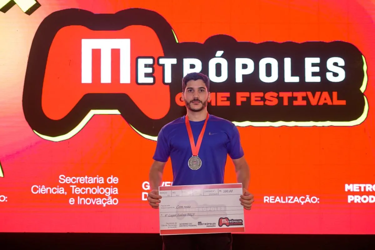 Alissom Felipe ficou em 4º lugar na competição de xadrez do Metrópoles Game Festival. A disputa pelo título será definida neste domingo (23/8) Alissom Felipe ficou em 4º lugar na competição de xadrez do Metrópoles Game Festival. A disputa pelo título será definida neste domingo (23/8)