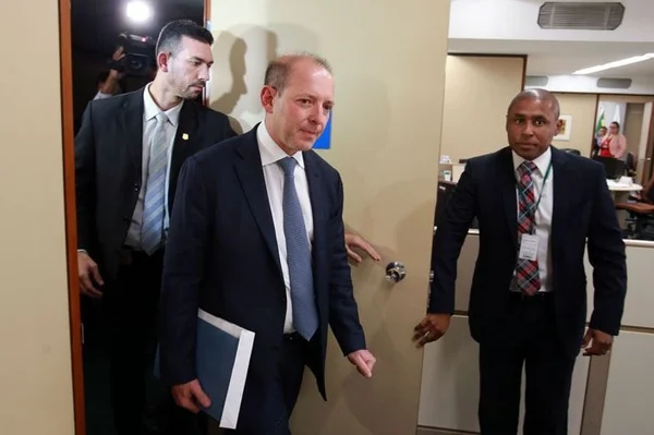 Advogados de Padilha e Moreira pedem arquivamento da denúncia na CCJ
