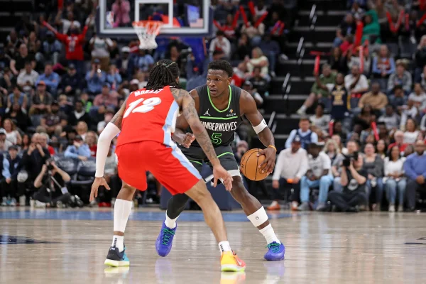Foto colorida de partida da NBA - METRÓPOLES