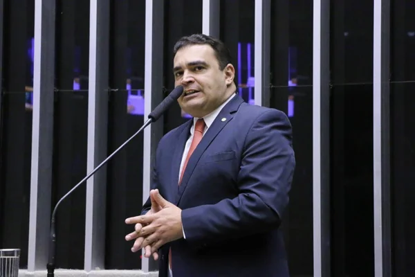 Relator de possível cassação de Eduardo votou por Anistia e Blindagem
