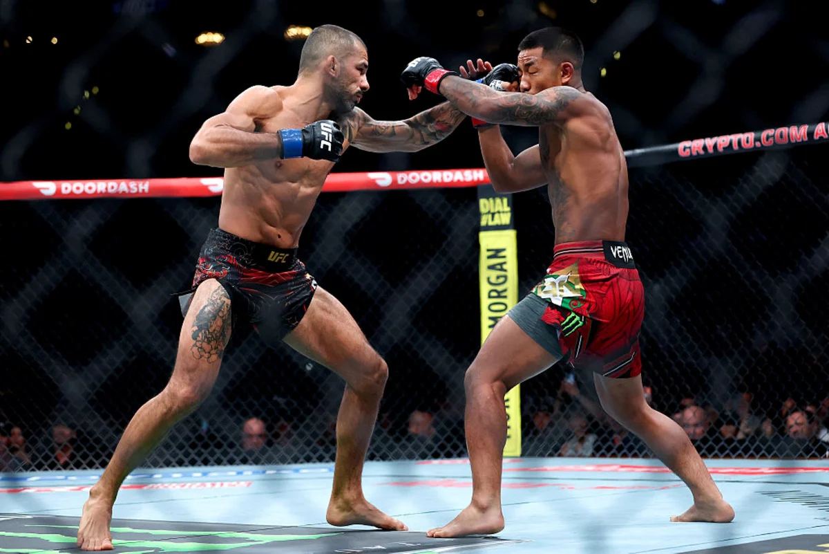 UFC 331: Joshua Van derrota Alexandre Pantoja e segue campeão do peso-mosca - imagem 2 UFC 331: Joshua Van derrota Alexandre Pantoja e segue campeão do peso-mosca - imagem 2