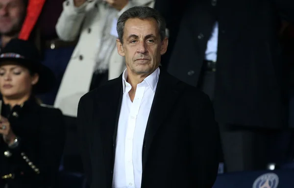 Ex-presidente francês Nicolas Sarkozy é condenado a 3 anos de prisão