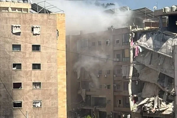 Imagem colorida, Israel bombardeia subúrbio de Beirute após foguetes do Hezbollah - Metrópoles
