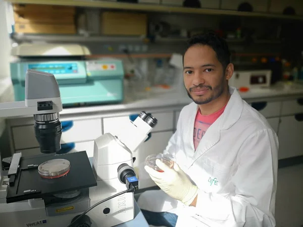 Cortes sucessivos de verbas geram autoexílio de cientistas no exterior