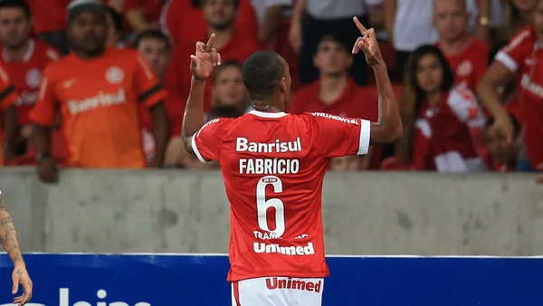 “Fogo-amigo”: momentos em que brigas internas pesaram o clima nos clubes