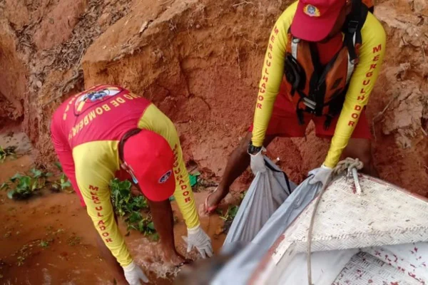 Jovem de 13 anos morre afogada após tomar banho de rio em Manaus