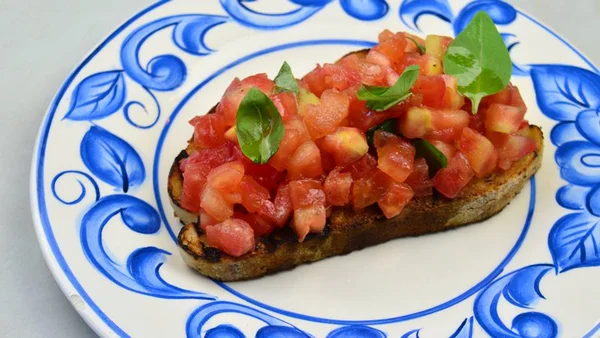 Aprenda a fazer a deliciosa bruschetta pomodoro do Eataly