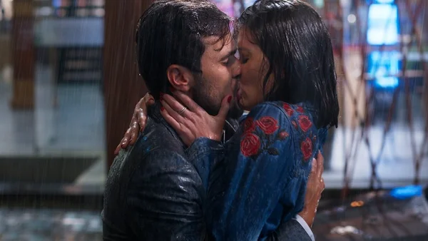 Kyra (Vitoria Strada) e Rafael (Bruno Ferrari) em Salve-se Quem Puder