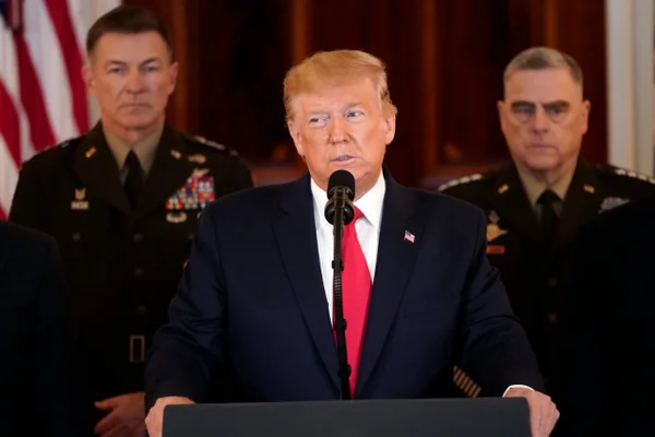 Trump baixa o tom militar, mas anuncia novas sanções ao Irã