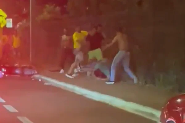 Homem é espancado por possíveis apoiadores de Flávio Bolsonaro em Rio Verde