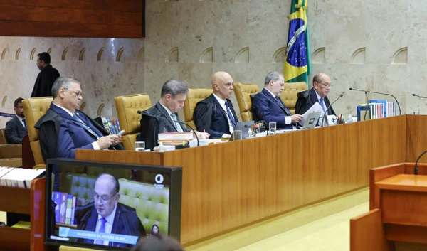 O Supremo Tribunal Federal STF sessão extraordinária investigação contra Alexandre de Moraes mensagens trocadas entre o ministro e Daniel Vorcaro caso Master Metropoles