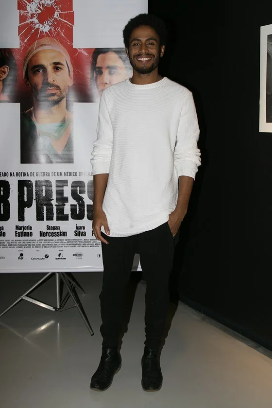 Ícaro Silva na pré-estreia do filme Sob Pressão no Shopping Frei Caneca, em São Paulo Ícaro Silva na pré-estreia do filme Sob Pressão no Shopping Frei Caneca, em São Paulo