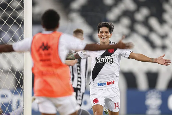 Em clássico aberto e com cinco gols, Vasco supera Botafogo no Engenhão